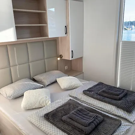 Novigrad Sea-house Heroina - Hausboot Novigrad (Istria)