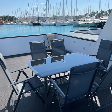 Novigrad Sea-house Heroina - Hausboot Apartment *