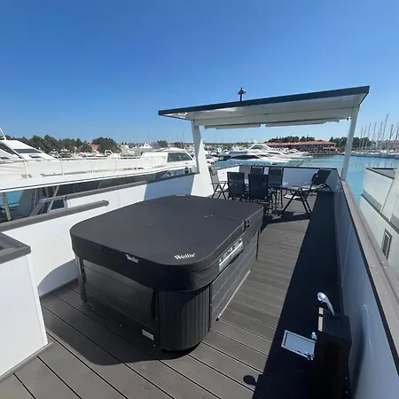 아파트 Novigrad Sea-house Heroina - Hausboot *