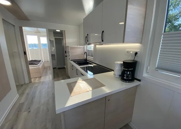 Novigrad Sea-house Heroina - Hausboot *